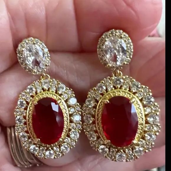 💄💋Luxurious Vintage Style Gold Diamond and Ruby Post back Stud Drop Earrings - Picture 5 of 16